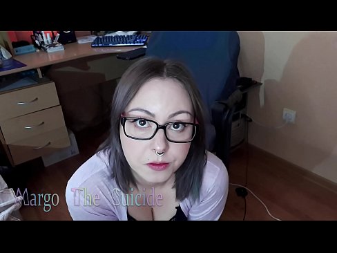 ❤️ Көз айнек тагынган сексуалдуу кыз Дилдону камерага терең соруп ❤ Үйдөгү порно боюнча бизде ☑