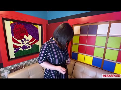 ❤️ Чоң көкүрөктөрү бар жапон сүйкүмдүү секс оюнчуктары менен мастурбация жасап, оргазмга ээ. Ал интервьюсунда өзүнүн башынан өткөн окуялары тууралуу айтып берет. Чоң сиськи жана түктүү киска катуу онтоп жатат. Осакапорн ❤ Үйдөгү порно боюнча бизде ☑