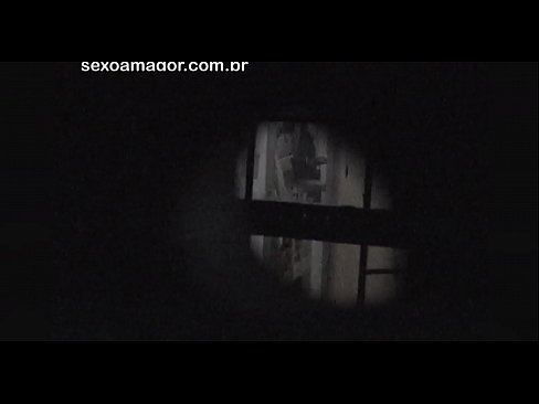 ❤️ Блондини ичкери кирпичтин артына катылган кошуналык войер жашыруун түрдө видеого тартып алат ❤ Үйдөгү порно боюнча бизде ☑